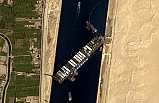 Süveyş Kanalı'nda Karaya Oturan Gemi Sonunda Yüzdürüldü