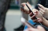 Akıllı Telefonların Bilinçsiz Kullanımı 'Tetik Parmak' Hastalığı Riskini Artırıyor
