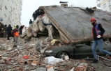 KKTC depremde ölen çocukları için ayakta