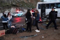 Kapadokya dönüşü öğrenci midibüsü kaza yaptı