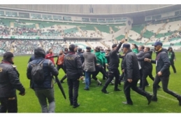 Bursaspor karşılaşmasında Amedspor'a saldırılar:...