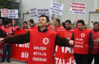 Metal işçileri bir fabrikada daha grevde!