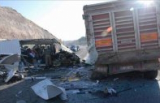 Kars'ta öğrenci servisi kaza yaptı: 8 ölü