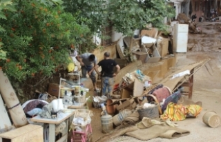 Sel felaketinde mağdur olan vatandaşlar yardım...