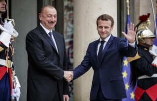 Aliyev İle Macron Fransa'da Görüştü