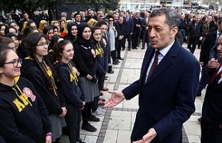 Milli Eğitim Bakanı Ziya Selçuk'un Öğrencilerle...