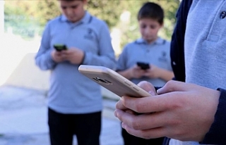Edirne'de Öğrenciler Okulda Cep Telefonu Kullanamayacak
