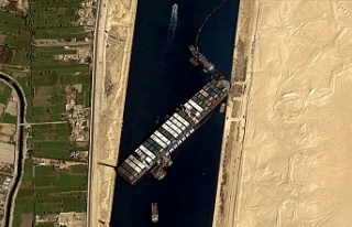 Süveyş Kanalı'nda Karaya Oturan Gemi Sonunda...