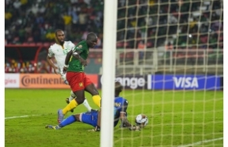 Tarihte böylesi yok! Kamerun-Komorlar maçında kaleye sol bek geçti, 7 kişi hayatını kaybetti!