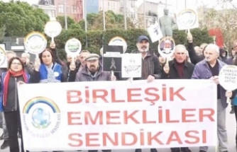 Emeklilerden zam protestosu: Amasız, fakatsız insanca yaşam ücreti istiyoruz