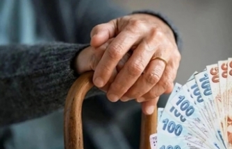 Milyonlarca emeklinin gözü haberde: Bayram ikramiyesi ne kadar olacak?
