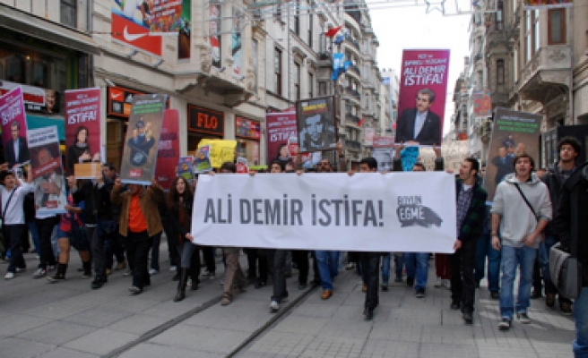 LİSE ÖĞRENCİLERİ 'YGS'Yİ PROTESTO ETTİ