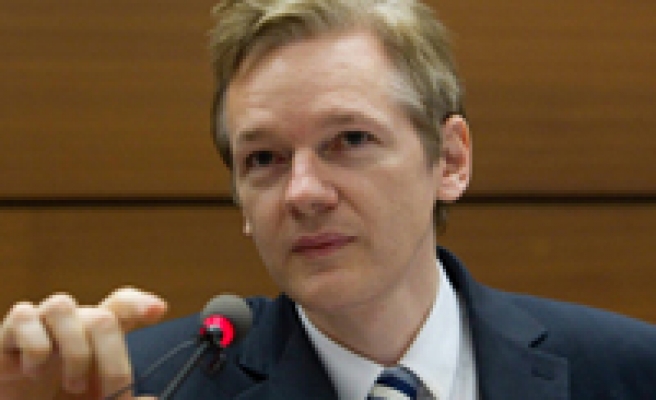 Julian Assange: Facebook bir casus makinesi