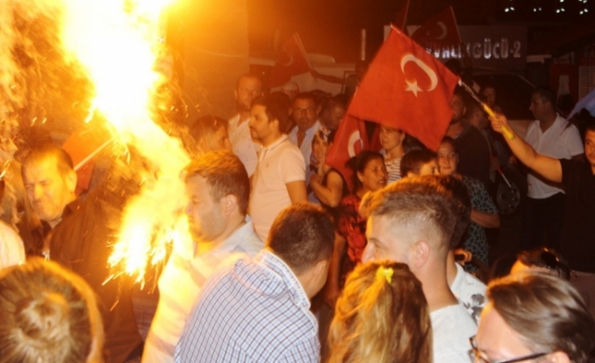Ayvalık’ta AK Partililer Seçim Zaferini Coşkuyla Kutladı