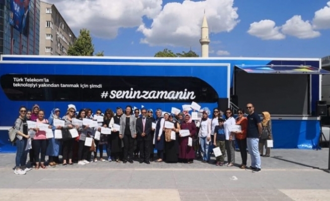 Türk Telekom’un Teknoloji Seferberliği Projesi Kırşehirli kadınlarla buluştu