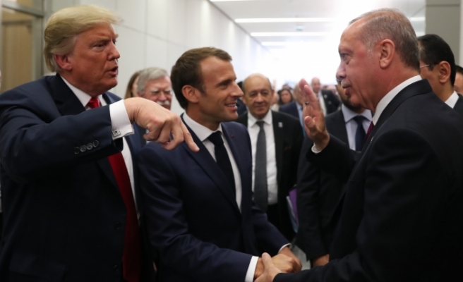 Başkan Erdoğan, Macron ve Trump Arasında Samimi Sohbet