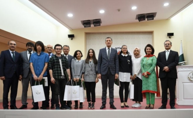 Bakan Selçuk, Cinnah Genç Yazarlar Kompozisyon Yarışması Ödül Töreni’ne Katıldı