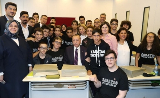 Cumhurbaşkanı Erdoğan, 2018-2019 Eğitim Öğretim Yılı Açılış Töreninde Öğrencilerle Buluştu