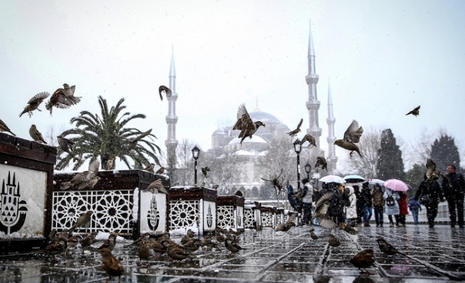 İstanbul'da Dün Başlayan Kar Yağışı Etkisini Sürdürüyor