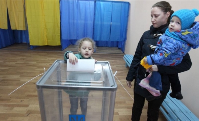 Ukrayna Devlet Başkanını Seçmek İçin Sandık Başına Gitti