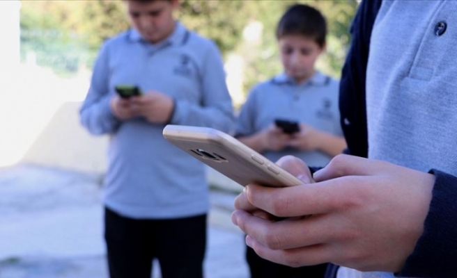 Edirne'de Öğrenciler Okulda Cep Telefonu Kullanamayacak