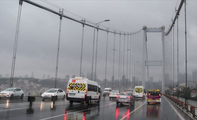 İstanbul'da Etkili Olan Yağış Ulaşımı Aksattı