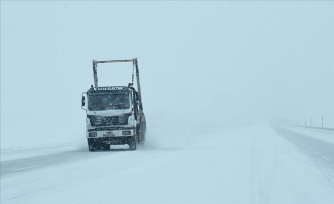 Van, Hakkâri ve Bitlis’te Kar Yağışı Nedeniyle 465 Yerleşim Biriminin Yolu Ulaşıma Kapandı