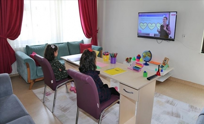 Devlet Korumasındaki Çocuklar TRT ve EBA TV'yi Takip Ediyor
