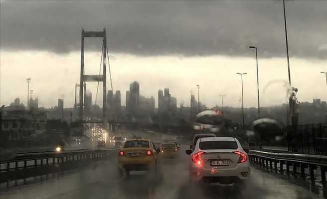 İstanbul'da Etkili Olan Yağış Sürücülere Zor Anlar Yaşattı