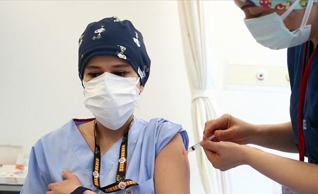 Türkiye'de 2 Milyondan Fazla Kişi Aşı Oldu