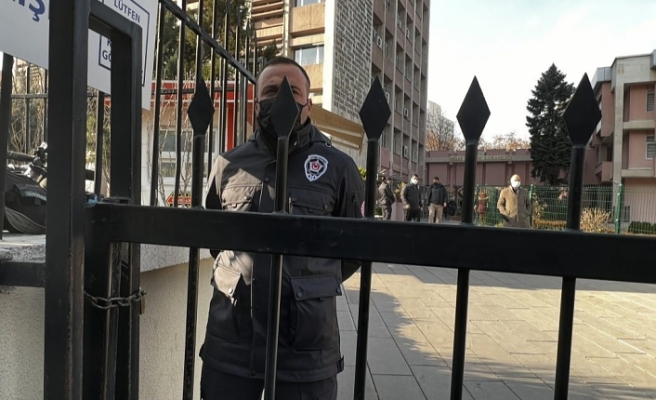 Kılıçdaroğlu Milli Eğitim Bakanlığı'nı ziyaret etti! Kapıya kilit vuruldu