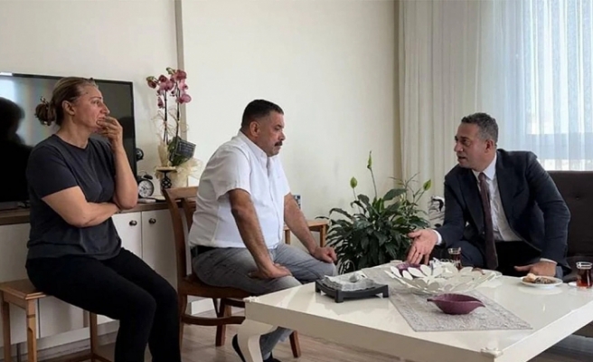 Erdoğan'ın afişine bıyık çizdiği için tutuklanan çocuğun babası ağlayarak konuştu
