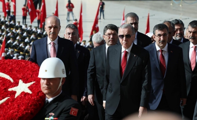 Erdoğan ve devlet erkanı Anıtkabir'i ziyaret etti
