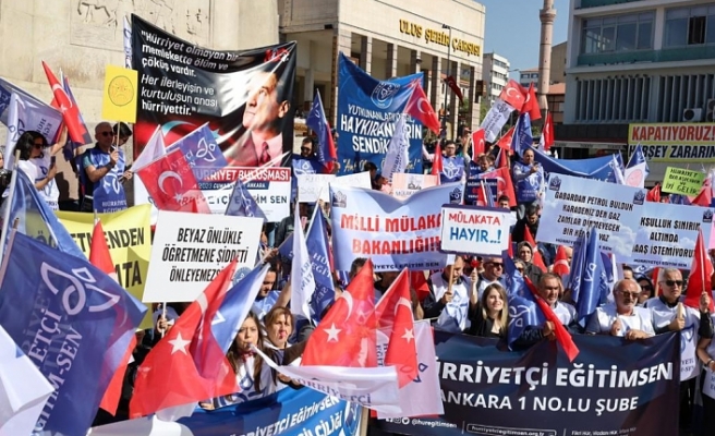 Hürriyetçi Eğitim Sen üyesi öğretmenler Ankara'da 'önlük değil, özlük' talebiyle miting düzenledi