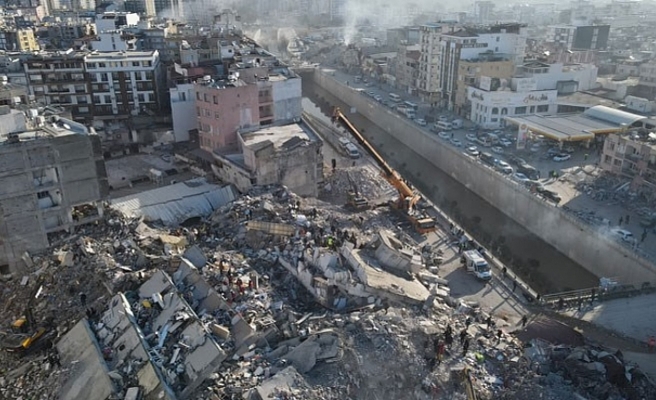 Depremin vurduğu kentlerde çalışmalar sürüyor: Can kaybı 9 binin üzerinde!