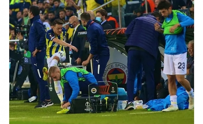 Ve beklenen oldu . Fenerbahçe Mesut Özil ile yollarını ayırdı