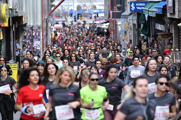 İstanbullu Kadınlar Dünya Kadınlar Günü İçin Koştu
