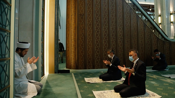 Cumhurbaşkanı Yardımcısı Fuat Oktay: Cuma Namazını Beştepe Millet Camisi'nde Kıldı